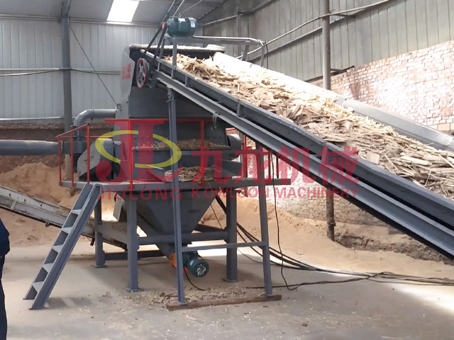 洛（luò）陽廢舊木材粉碎處理現場（chǎng）