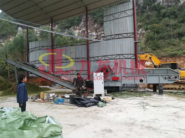 畢節蘆葦杆(gǎn)粉碎現場