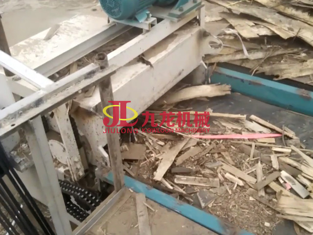 模板破碎生產(chǎn)現場