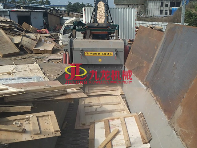 綜合破碎機現（xiàn）場