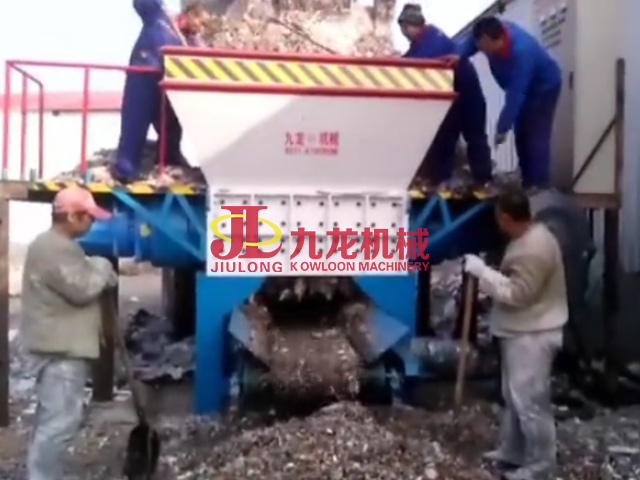 遼寧阜新垃圾撕碎機現(xiàn)場(chǎng)