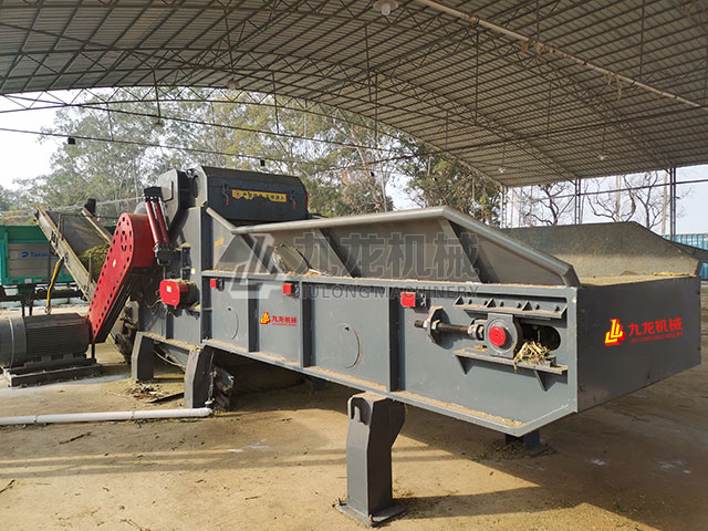 南寧橫(héng)縣秸稈粉碎機(jī)現場