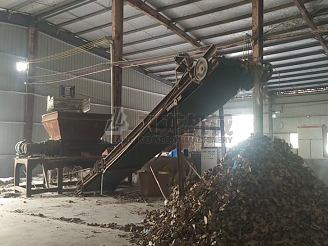 湖(hú)南廢紙撕碎、粉碎生(shēng)產線現場