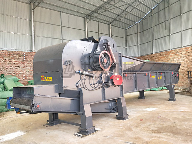 雲南文(wén)山秸稈青貯粉碎(suì)機現場(chǎng)