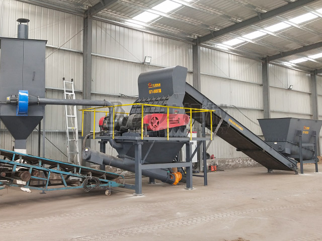 洛陽洛（luò）寧鋸（jù）末粉碎機現場