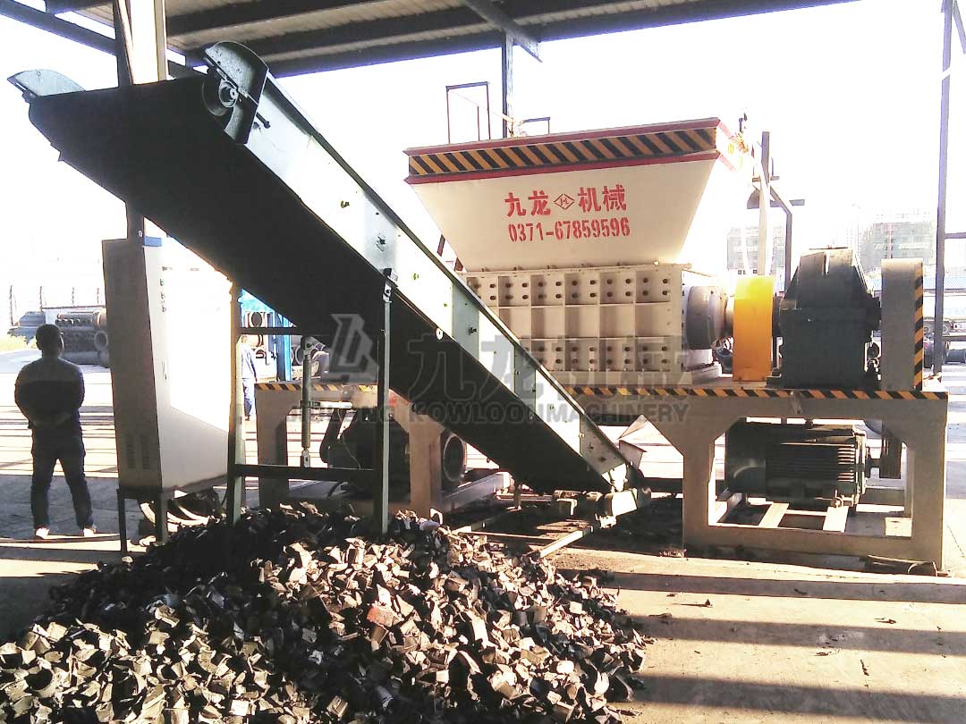 橡（xiàng）膠管材撕碎機